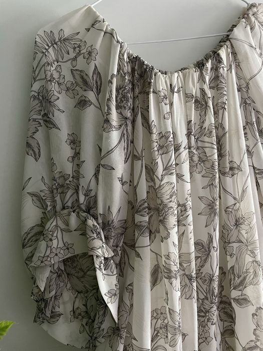 Ефирна рокля с цветя