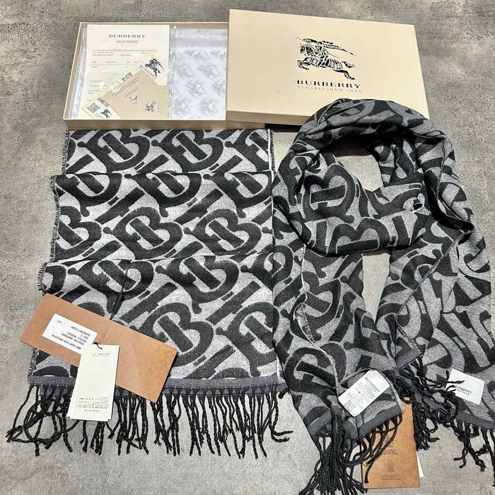 Луксозен подаръчен комплект Маркови шалове markovi shalove lux podarak