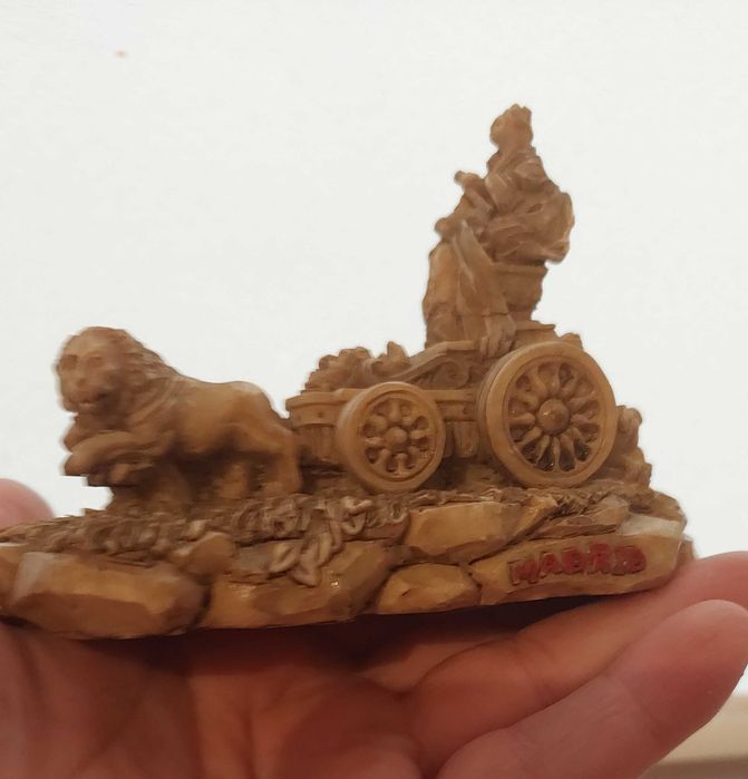Sculpura Zeita Cibele cu carul tras de doi Lei