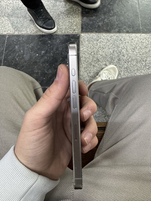 Iphone 15 pro (natural)