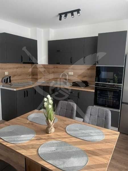 Дава се под наем тристаен апартамент в Център! 11837591