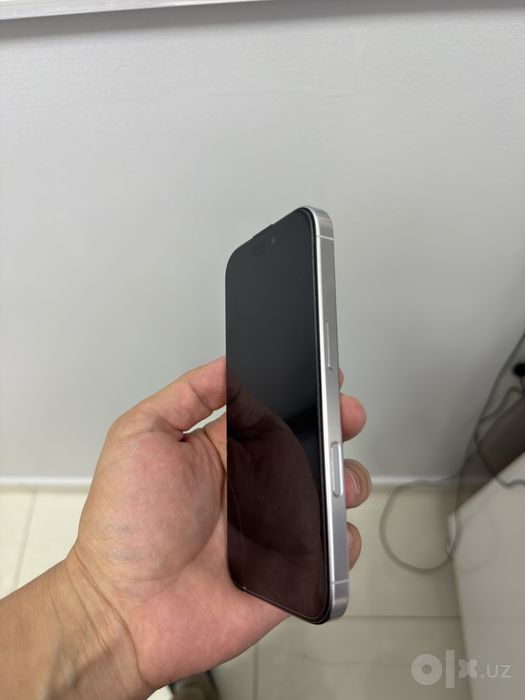 Iphone 16 pro  region LLA