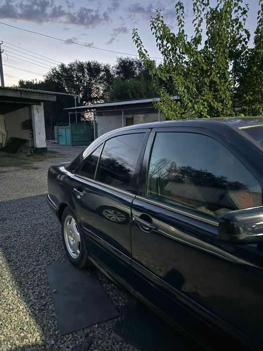 Авто Мерседес 210