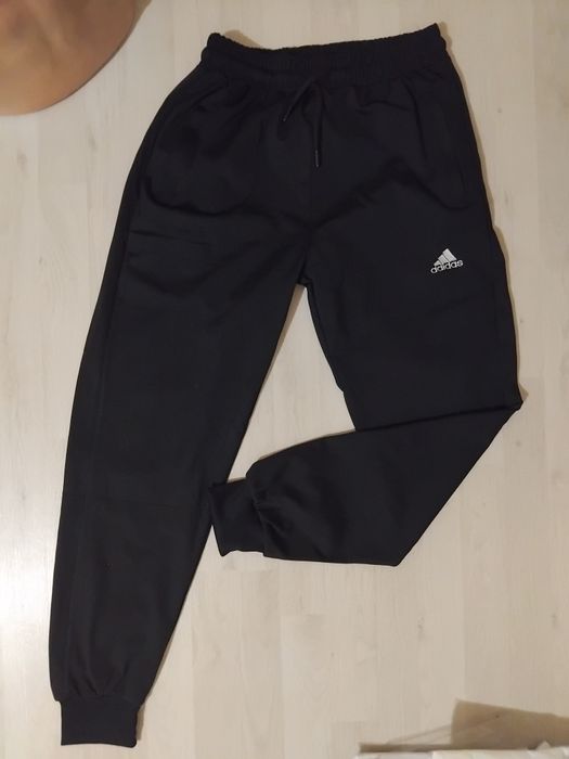 Pantaloni Adidas noi