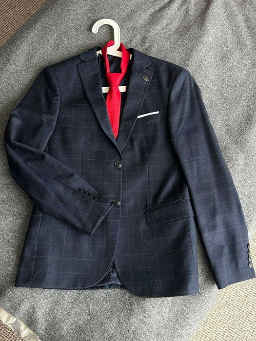 Стилен сватбен / абитуриентски / костюм трисложен (размер S)(46)