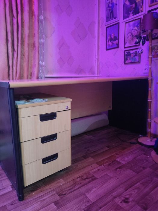 Стол письменный с тумбой