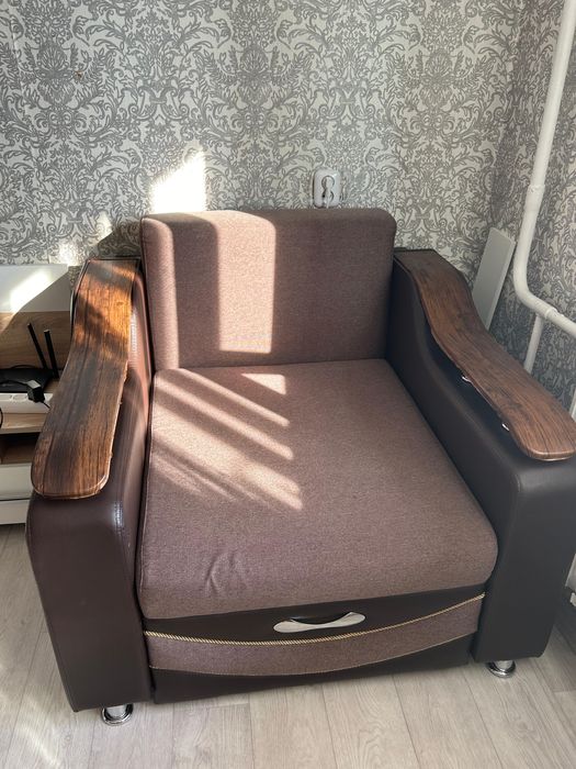 Продается диван с кресло