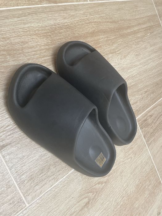 Slapi noi marimea 36/37