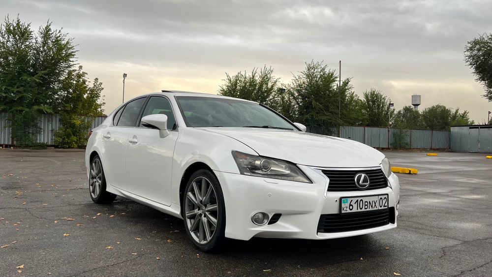 Автомобиль Lexus GS350