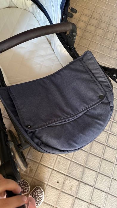 Синяя коляска почти новая