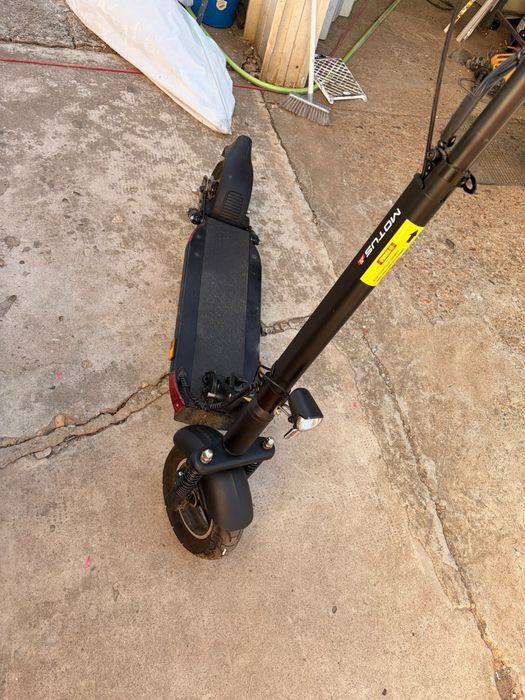 Trotinetă electrică Motus 10 Pro – aproape nouă, doar 200 km parcurși
