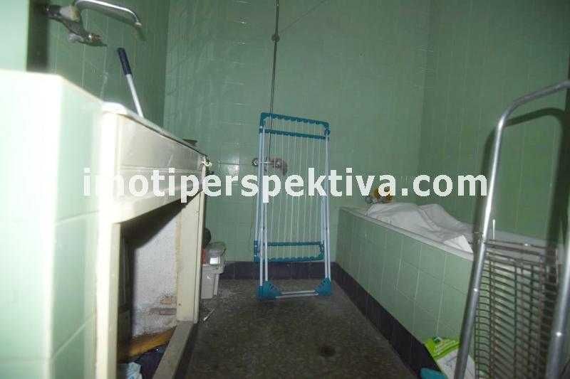 реф.7204 Голям, просторен, с гараж в цената-Коматевски възел!