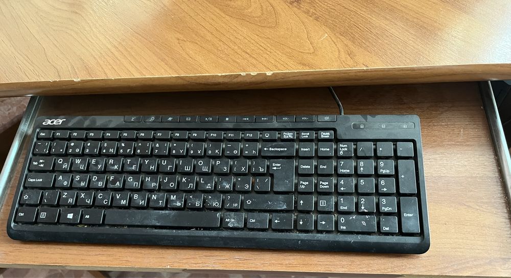 Продается срочно Компьютерный стол и компьютер