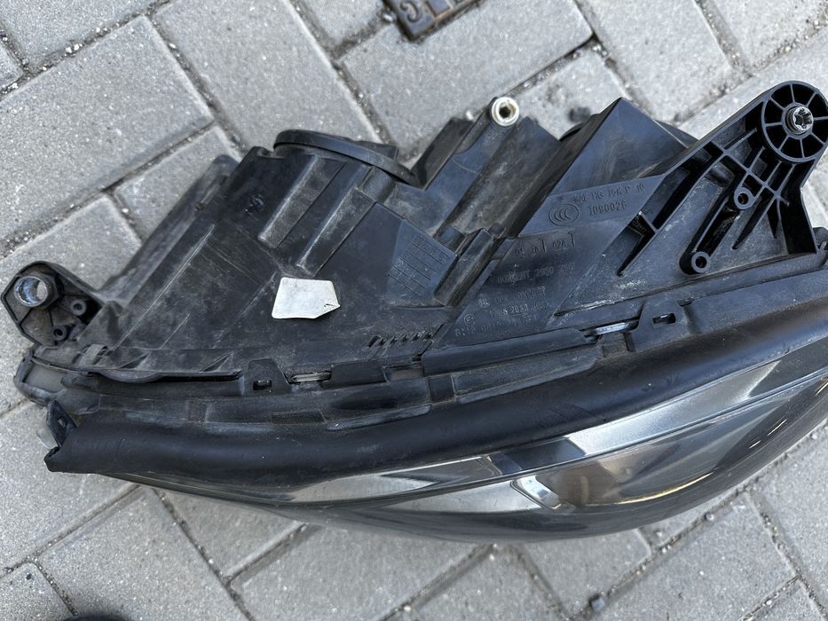 Far stanga mercedes w204 c220