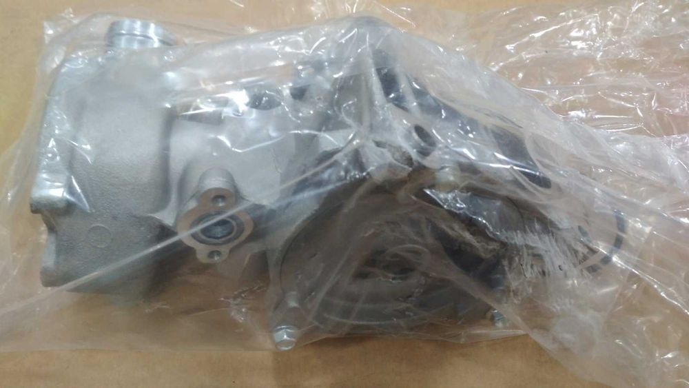 Разпродажба - Водна помпа за Мерцедес W202 W124 / Mercedes