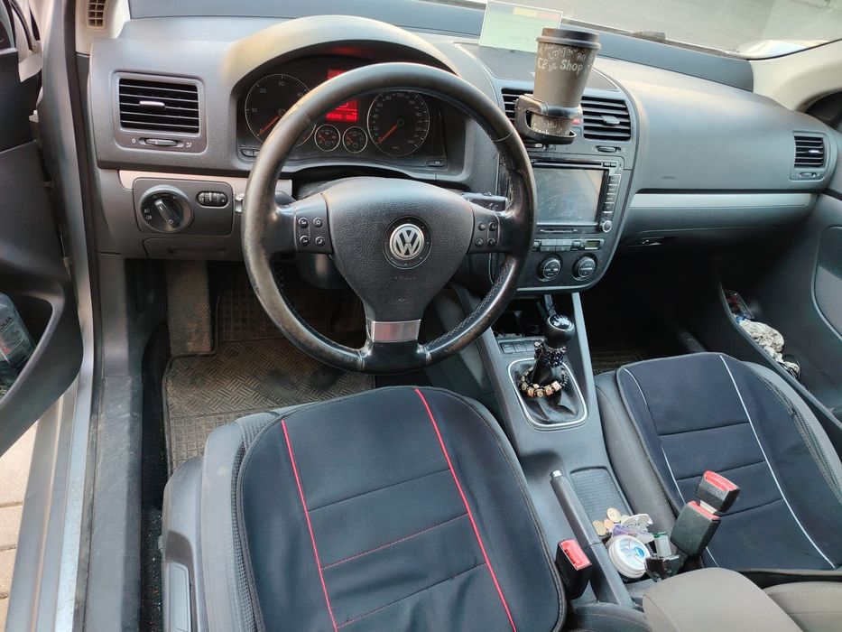 Vând Volkswagen Jetta 2008