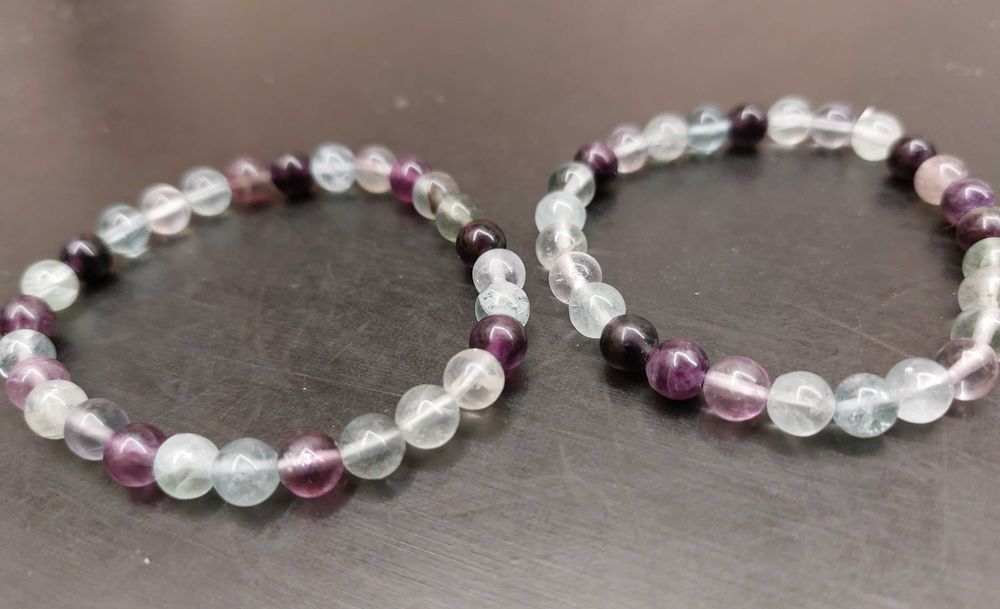 Гривни от естествени камъни