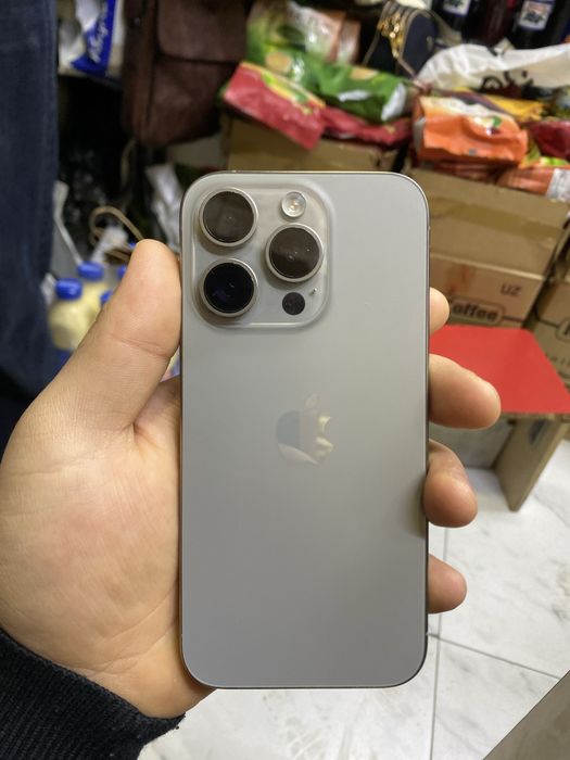 Ayfon 15 pro ekran almashgan arginaliga va azgina dog’ tushgan halos.