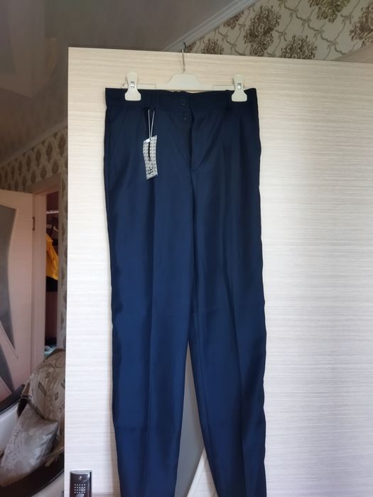 Новые школьные брюки 42 рр