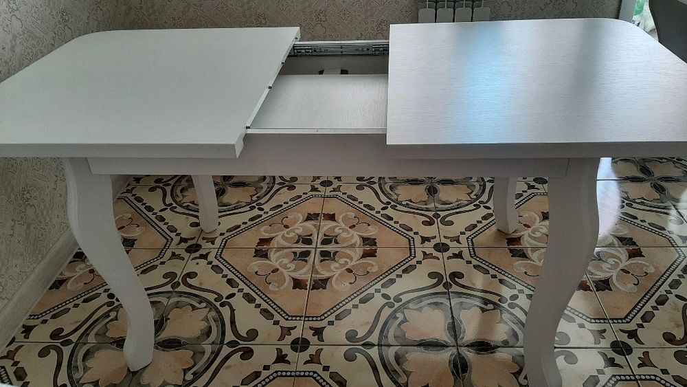 Столы для гостиной