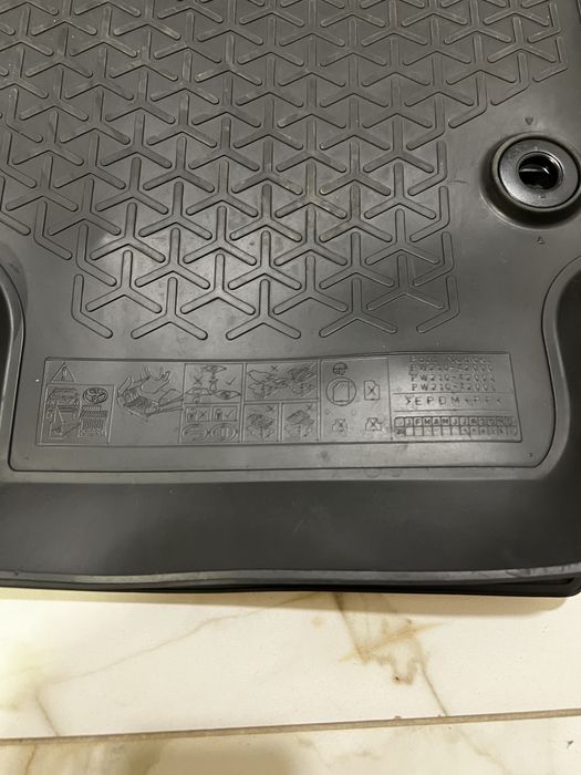 Продам коврики на Rav4 xa 50