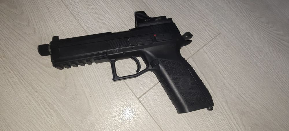 Pistol airsoft ASG P-09 OR, cu 4 încărcătoare