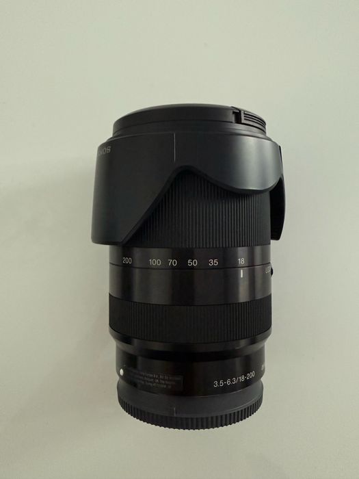 Vînd Obiectiv Sony18-200 mm f/3.5-6.3.