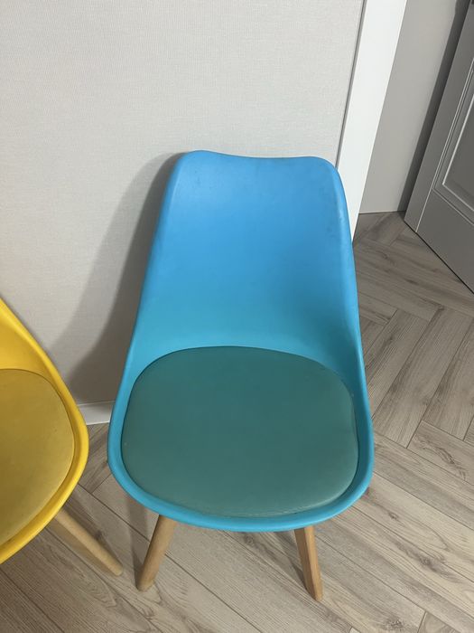 Продам 2 пластиковых стула