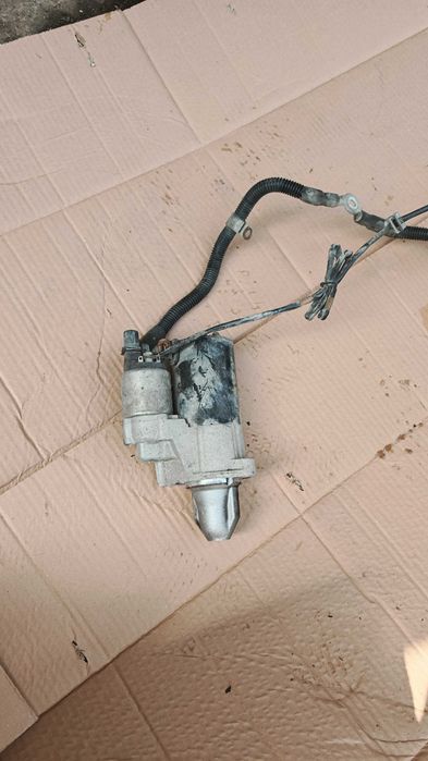 Мерцедес Е350 на части без предна броня, фарове и двигател.