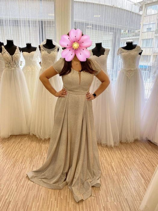 Елегантна лъскава рокля