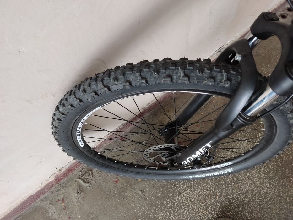 Bicicletă Romet - Shimano, cadru aluminiu, discuri față/spate, anvelop