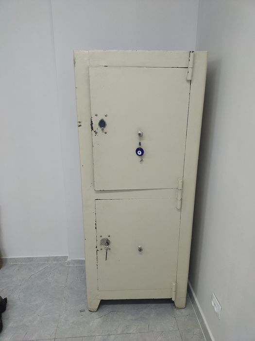 Продам сейф 170х50