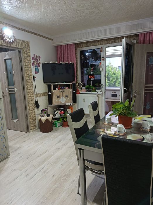 Vand apartament semidecomandat 2 camere