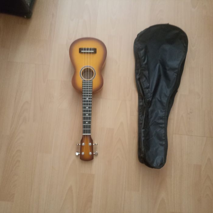 Продам укулеле