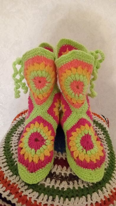 Вязаные женские сапожки