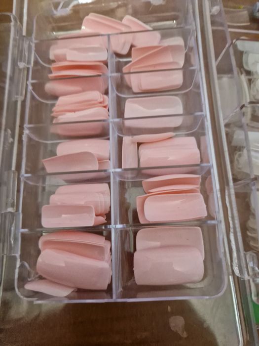 Tipsuri  unghii false