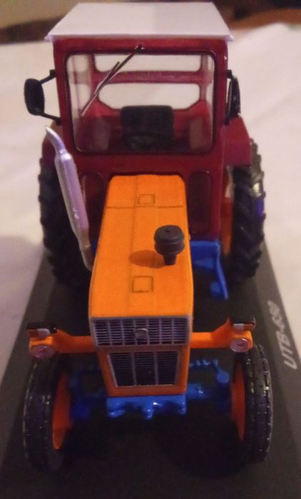 Machetă tractor.