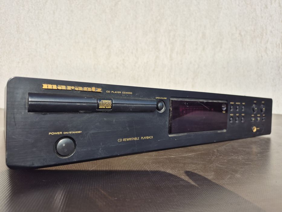 Vând CD player marca marantz , model CD- 4000,made in japan

- Nu a fost probat din acest motiv il declar nefunctional ,se vinde exact ce se v