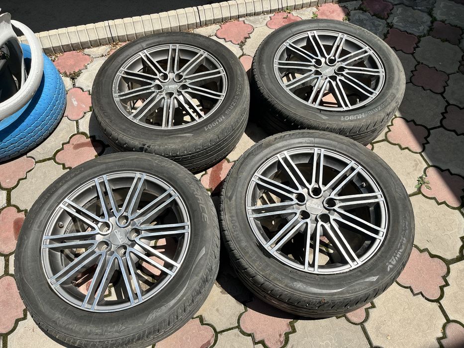 Продам комплект дисков с летней резиной