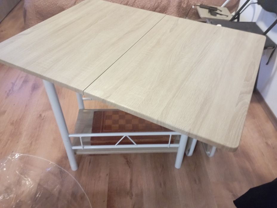 Сгъваема маса за хранене