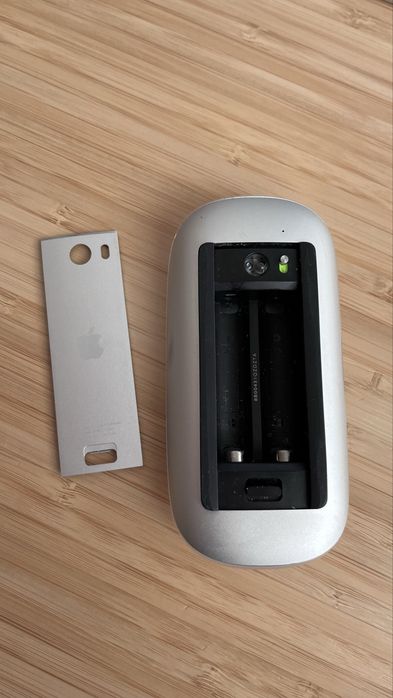 Apple magic mouse 1 - модела с отделни батерии
