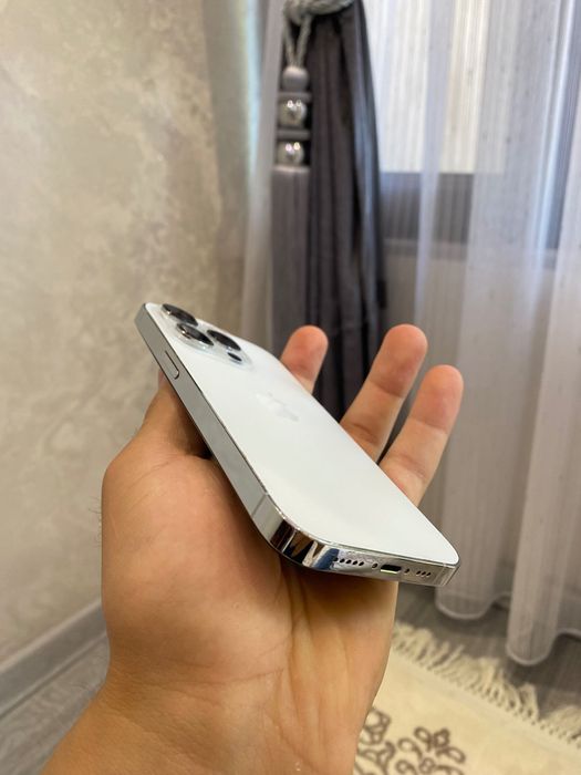 Iphone 14 pro.        .