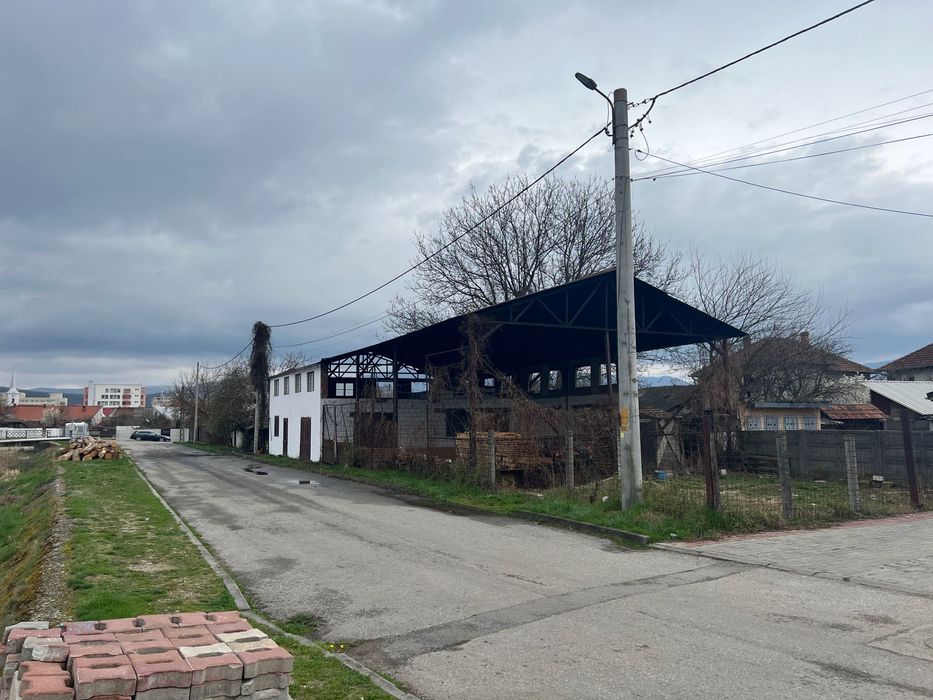 Vând Teren 1015 mp și Hală 394 mp , Hateg, str Galbena 47 , INTRAVILAN