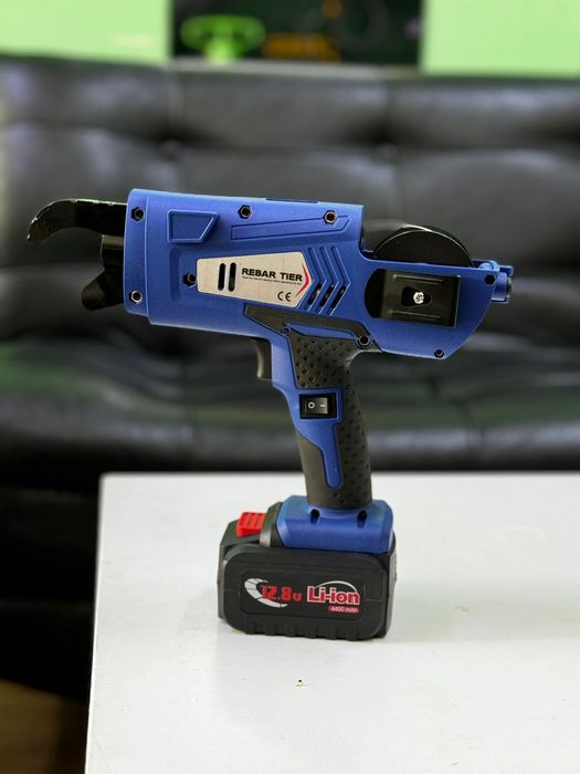 Аппарат для вязки арматуры