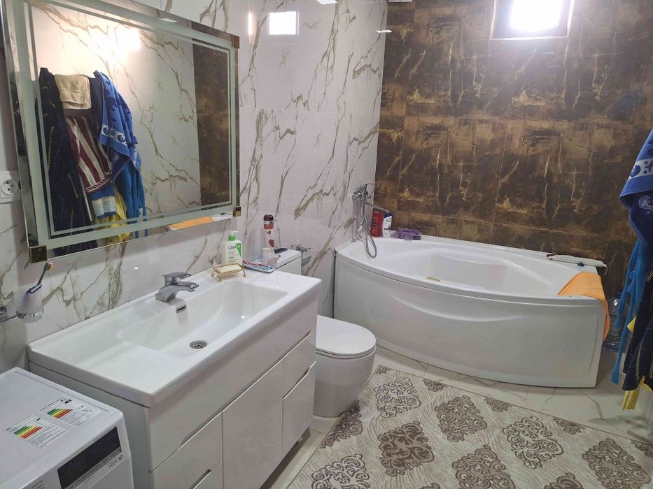 Янги катта куйлик катта бозори ёнида котедж 6сотих 5хона