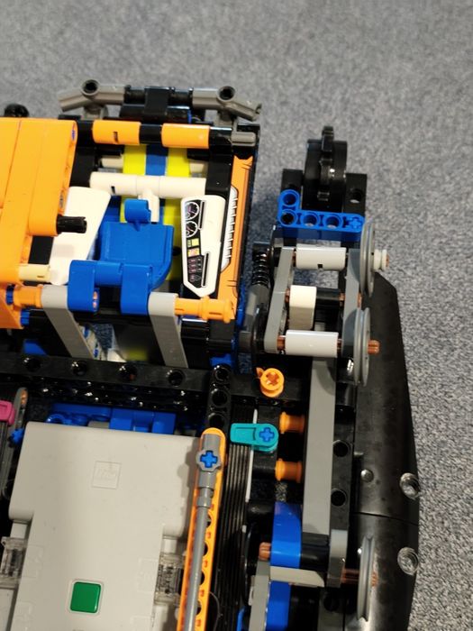 Лего 42140 Lego Technic App Controlled Transformation Vehicle