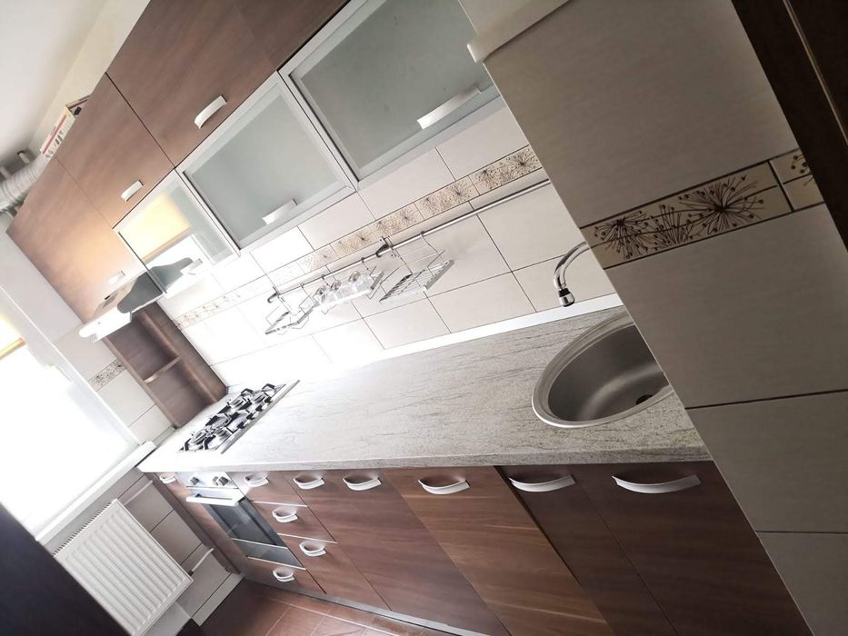 Închiriez apartament 3 camere semidecomandat zona craiovita orizont