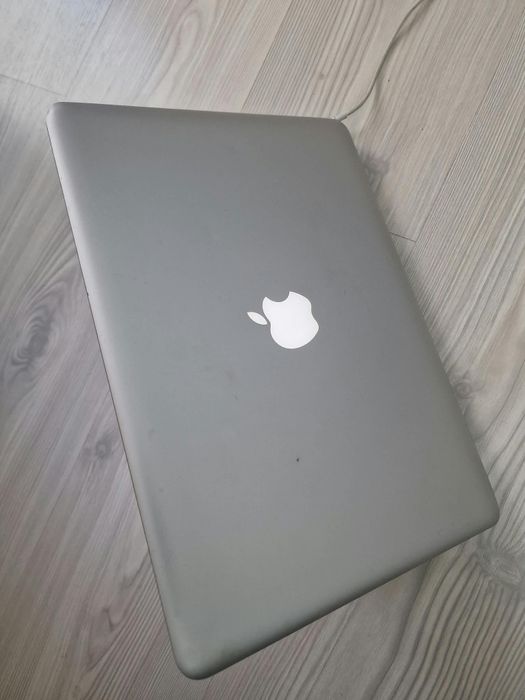 Macbook air 11 inch 2015 ssd  i5