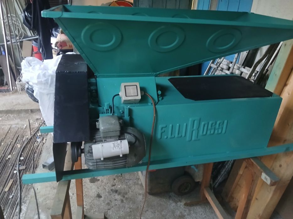 Zdrobitor struguri cu desciorchinator