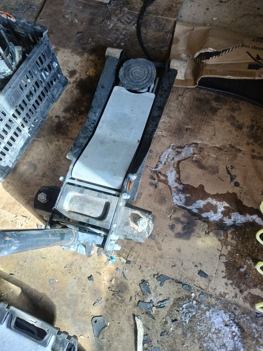 Домкрат подкатной 3тонны